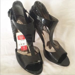 Black Guess heels ✅